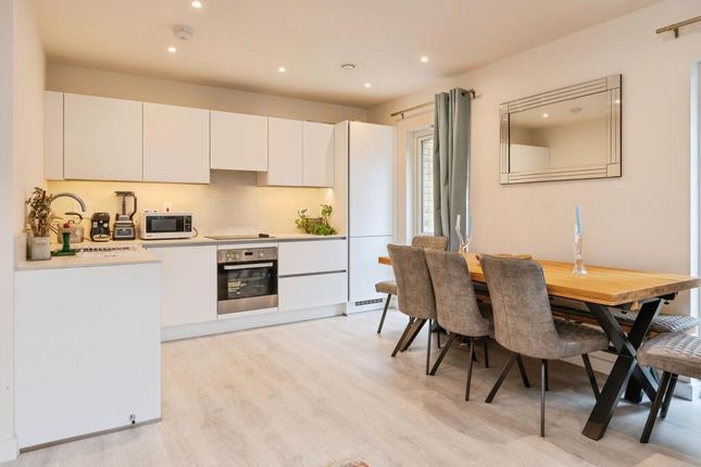 Flat 9 Fritillary Apartments, 5, Harewood Avenue, Millbrook Park, NW7, London photo 3