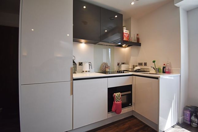 Thumbnail Flat to rent in 11th Floor, Churchill Place, Churchill Way, Basingstoke