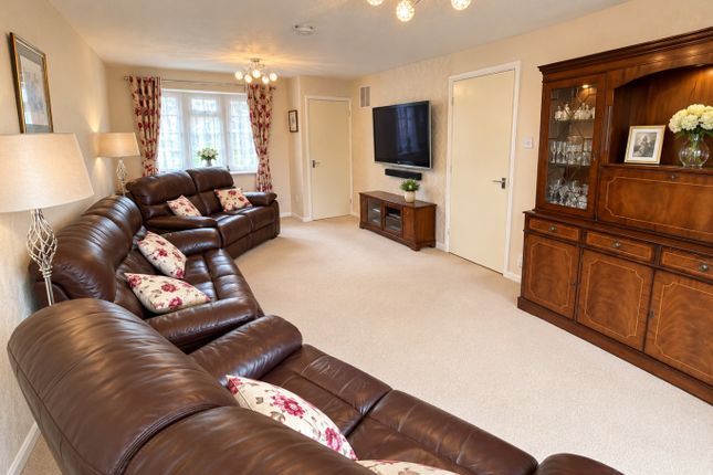 4 Chalfont Way, Luton, Bedfordshire photo 4