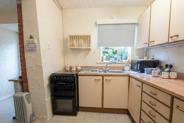 27, St Withold Avenue, Rotherham photo 4