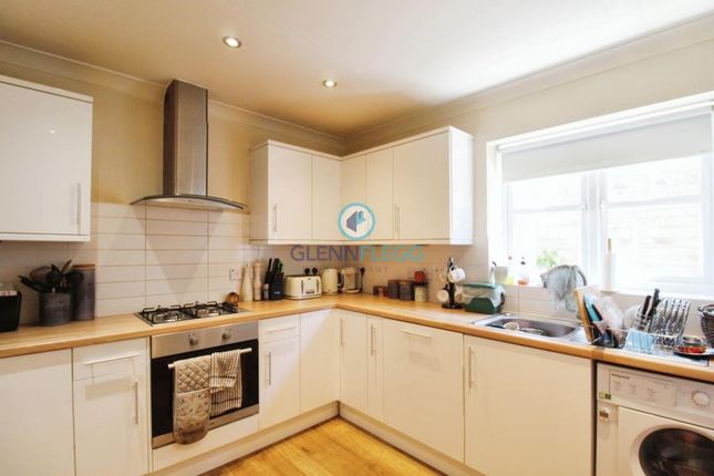 23, Downs Road, Slough photo 4