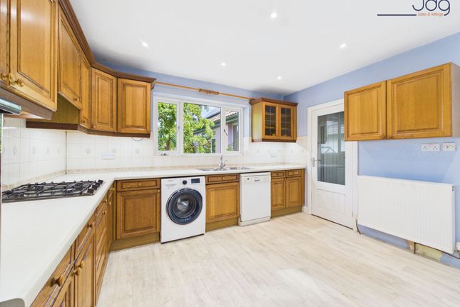 17 Haverbreaks Place, Lancaster photo 2
