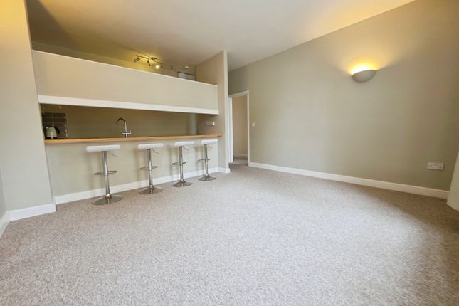 Flat 10 Castle Court, Castle Street, Stroud photo 3