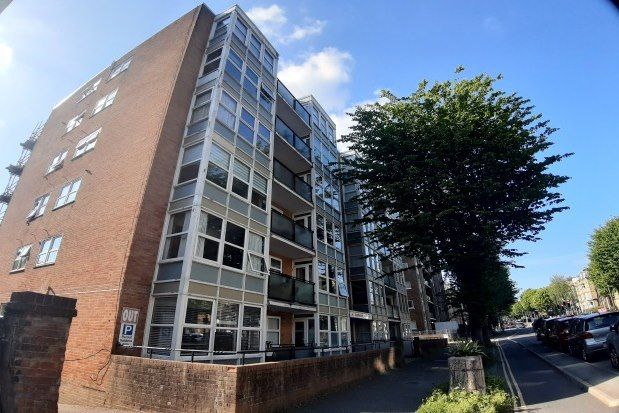 Thumbnail Flat to rent in Copthorne Court, Hove