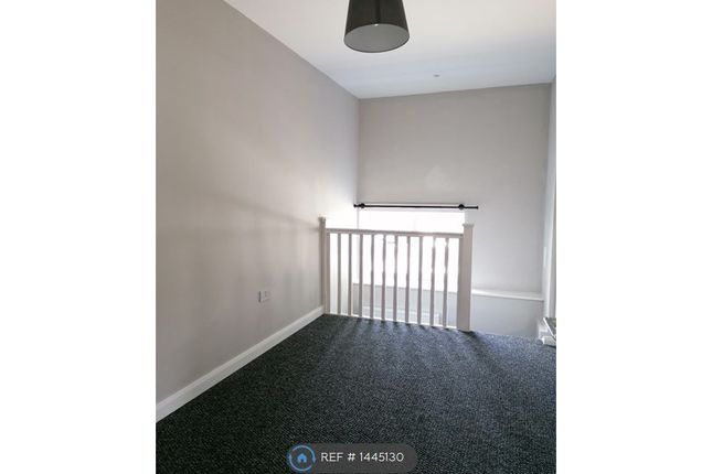 Flat to rent in Banstead Road, Caterham