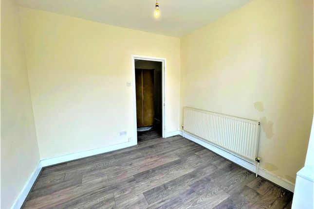 Flat for sale in Skeltons Lane, Leyton, London