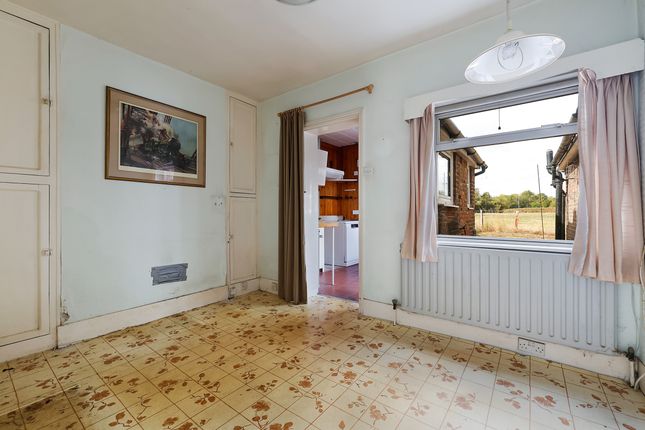 4 Mores Cottages,, Swan Lane, Horley photo 4
