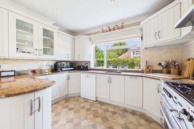 1, Mayfield Close, Worthing photo 3