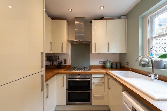 1, Gloucester Terrace, Crown Lane, London photo 3
