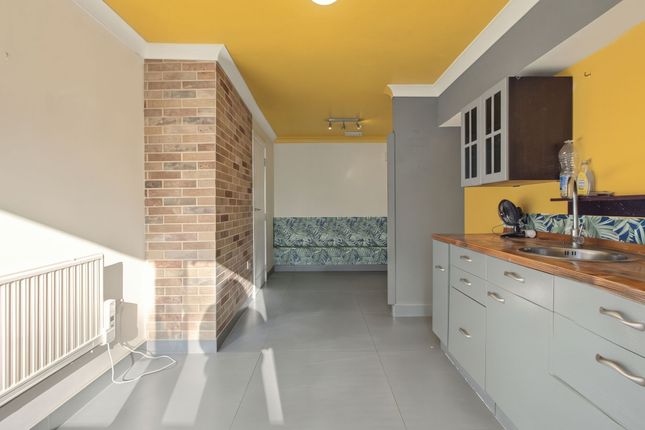 Flat 3, 24 Ramsey Walk, London photo 4