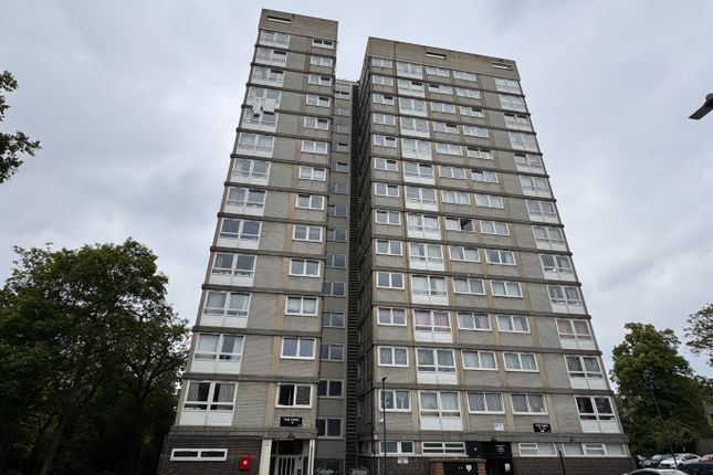 Thumbnail Flat to rent in The Oaks, Woolwich, London