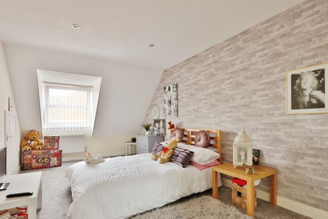 Town house for sale in Philip Larkin Close, Hull