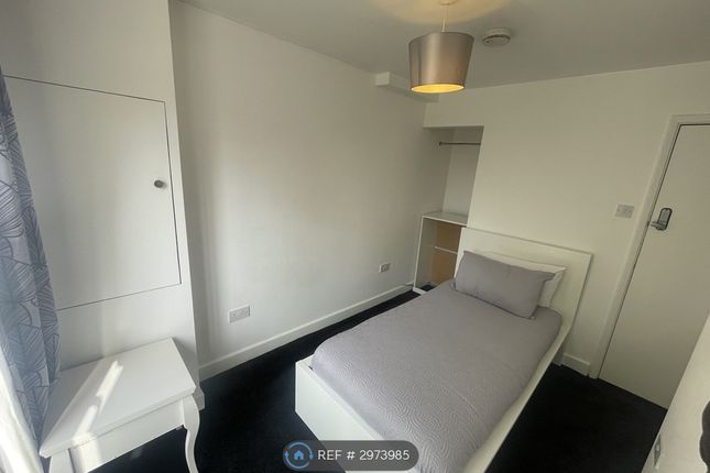 Broadwater Crescent, Stevenage photo 2