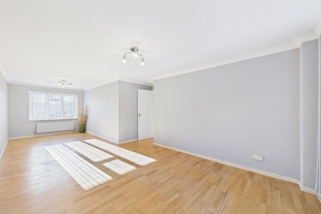 2-bed flat on 211, Northend, Hemel Hempstead, £260,000