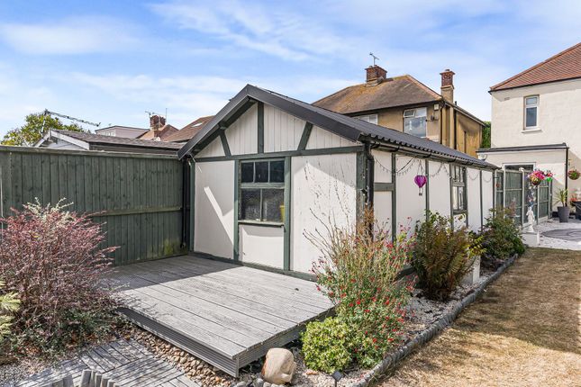 28 Castleton Road, Southend-On-Sea photo 3
