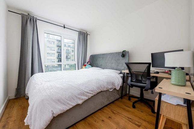 Flat for sale in East Drive, London