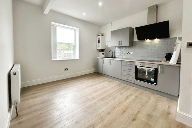 Thumbnail Flat to rent in Willow Lane, Birkby, Huddersfield