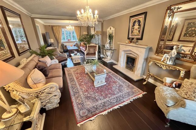 10, Queensbury Close, Wilmslow photo 2