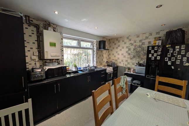 18, Farway, Bradford photo 3