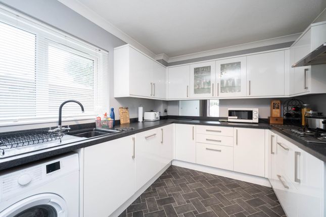 9, Coney Croft, Horsham photo 4