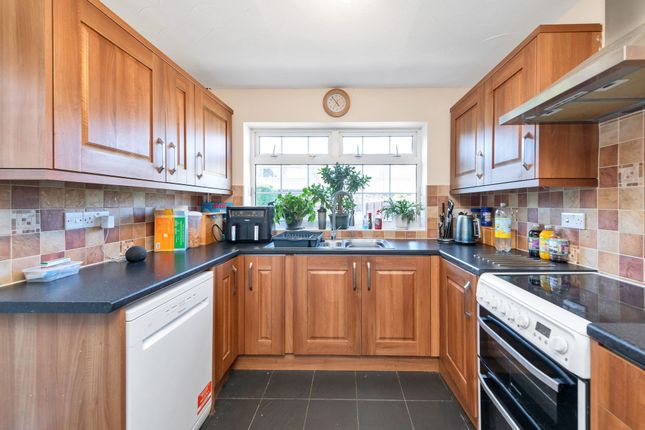 4 Gorse Close, Bury St. Edmunds photo 3