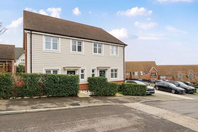 3-bed house on 42, Consort Drive, Cobham, £650,000