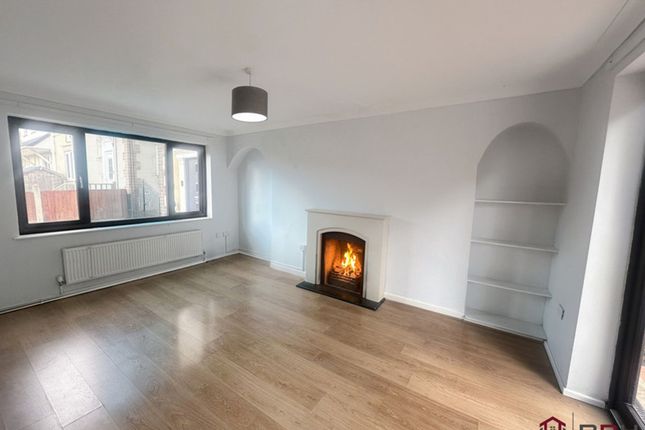 9 Markham Square, Doncaster photo 2