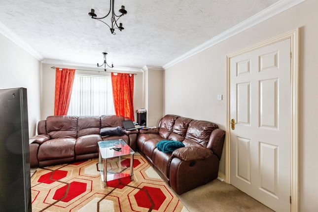 4, Malvern Close, Wellingborough photo 2
