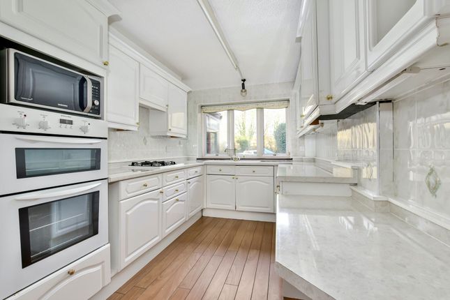 11 Kings Meadow, Kings Langley photo 3