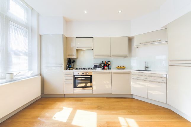 Flat to rent in Long Acre, London