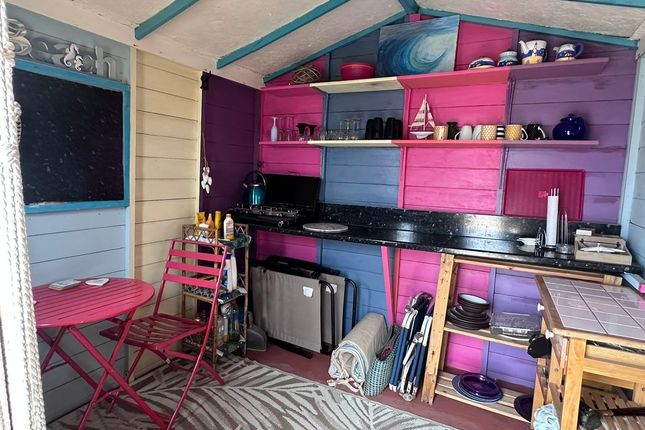 A9 Beach Hut, Sea Front, Hayling Island photo 5