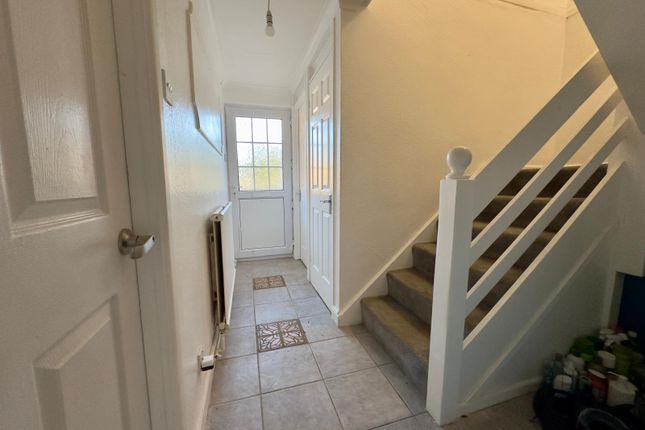 20, Morris Close, Luton photo 2