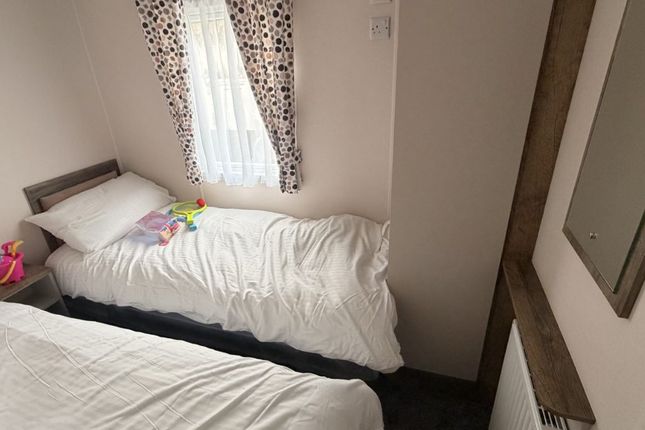 Manor Road, Caister-on-Sea photo 5