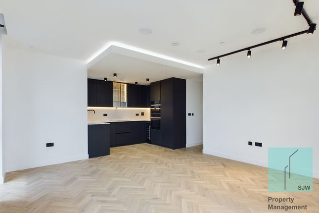 Flat to rent in Valencia Tower, London, London EC1V
