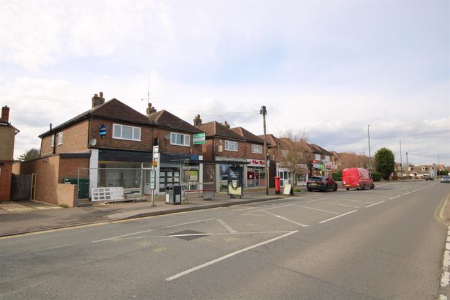 Thumbnail Flat to rent in Worplesdon Road, Guildford