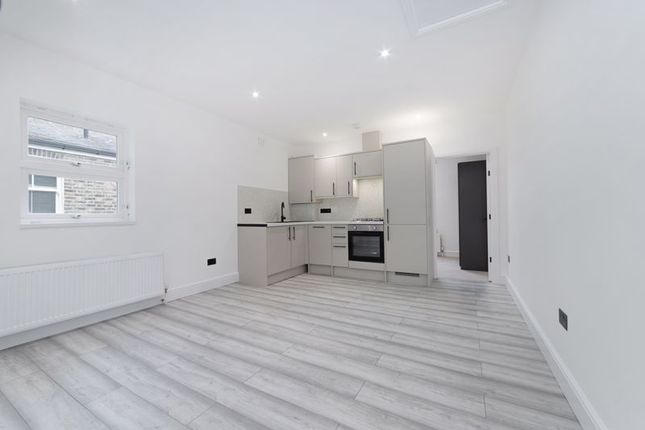 1-bed flat on 93b, Harvist Road, London, £2,100/mo