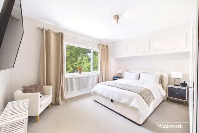 Manor Hall Drive, London photo 3