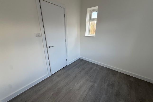 Hollycroft Avenue, Wembley photo 5