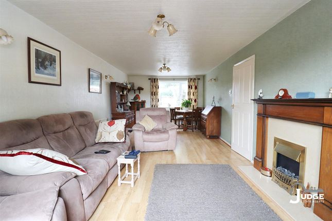 Woolacombe, Merrylees Road, Thornton photo 4