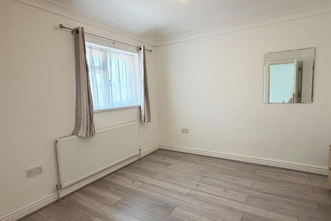 First Floor Flat, 134 Clare Road, Staines-Upon-Thames photo 4
