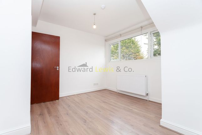 Flat to rent in Alkham Road, London