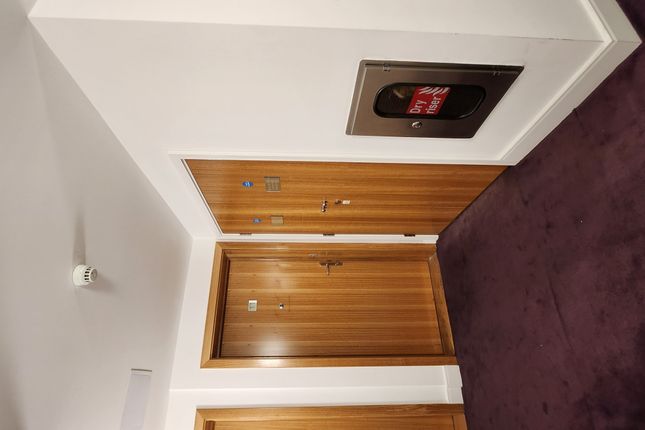 Flat 11, Axis Court, London photo 3