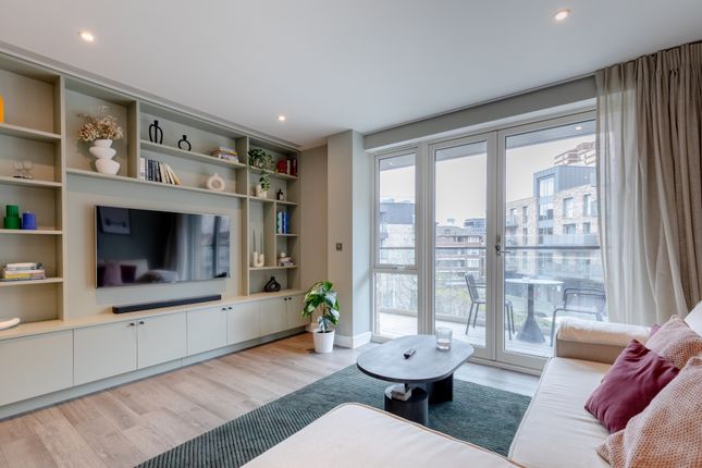 Thumbnail Flat to rent in New North Road, London