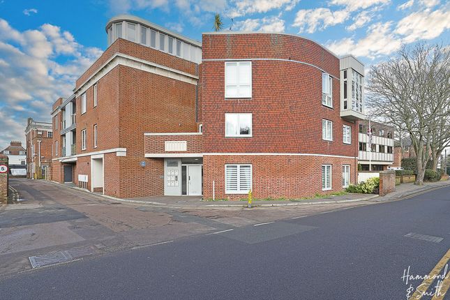 Thumbnail Flat for sale in Star Lane, Epping