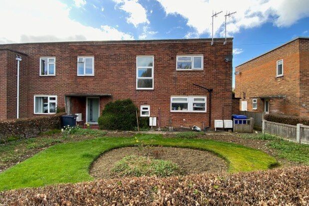 Thumbnail Maisonette to rent in Haddon Close, Chesterfield