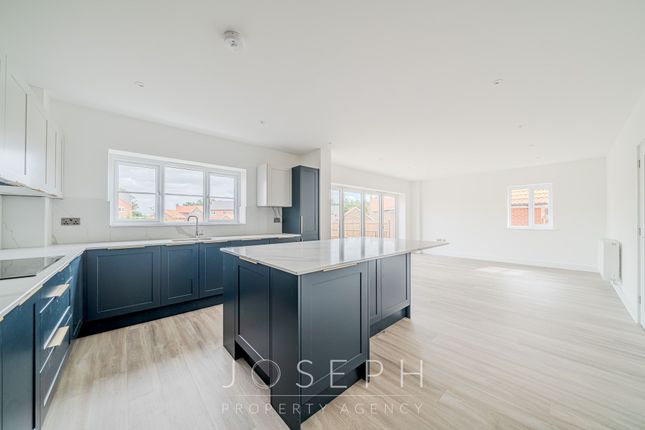 5 Hills Avenue, East Bergholt photo 4