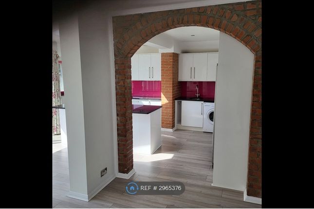 Jubilee Drive, Ruislip photo 3