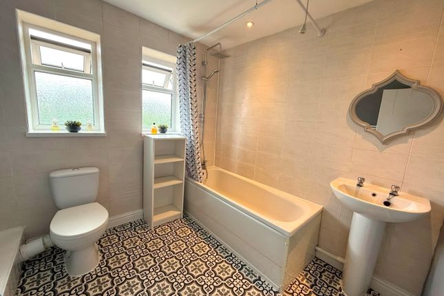 8, Pendoylan Court, Llandovery Close, CARDIFF photo 5