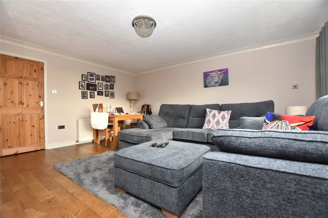 6, Clough Drive, Batley photo 4