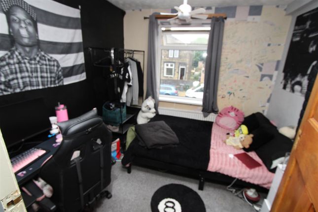 37, Wharncliffe Drive, Bradford photo 5